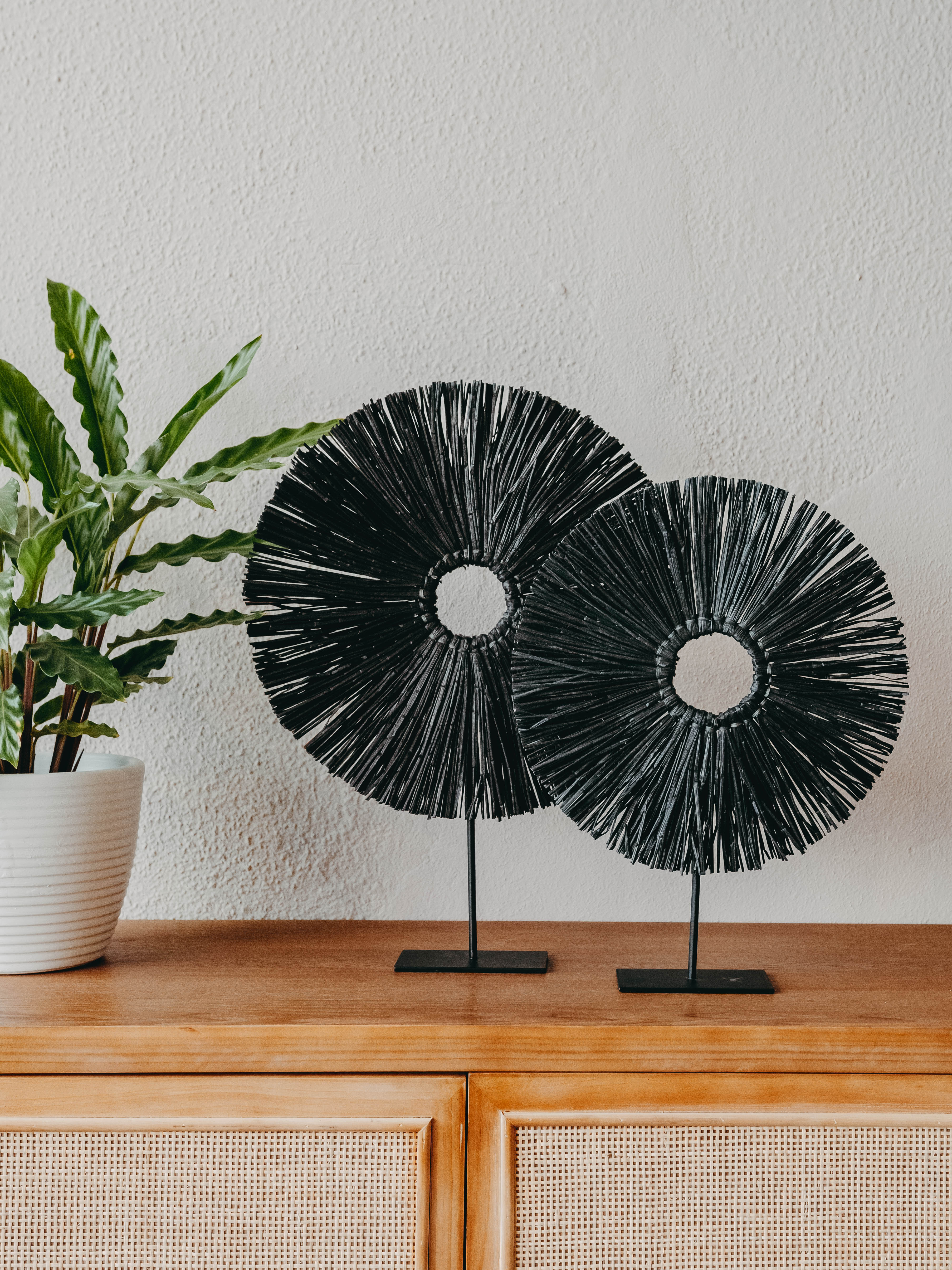 Jingga Allang Seagrass on Stand Black - M